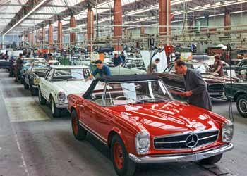 Produktion des Mercedes-Benz 230 SL „Pagode“